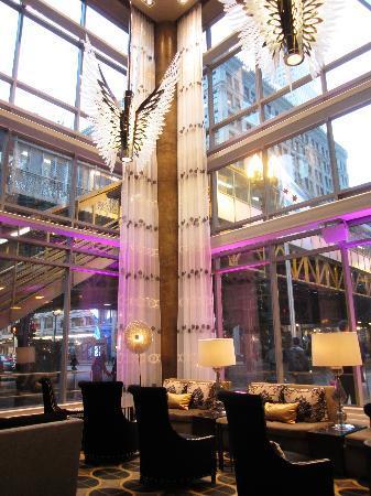 The loop train platform as seen from theWit lobby