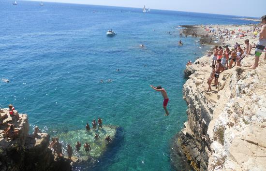 CLIFF JUMPING kamenjak national park istria croatia istra