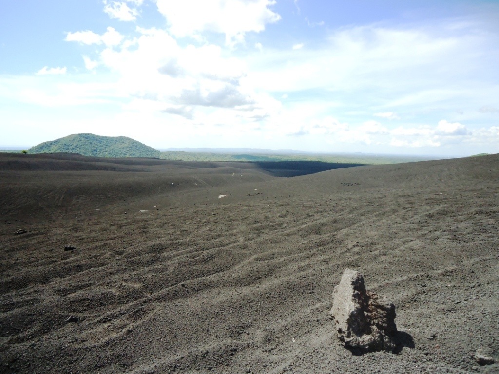 cerro negro 9 the girl and globe