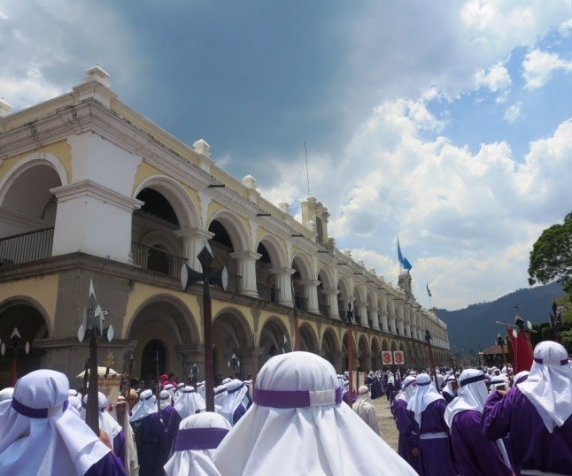 churchmembers procession