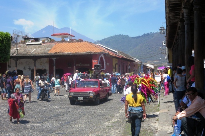 streets in antigua guatemala