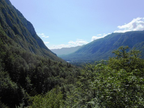 hike lake bohinj slovenia