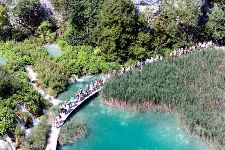 plitvice lakes national park crowds