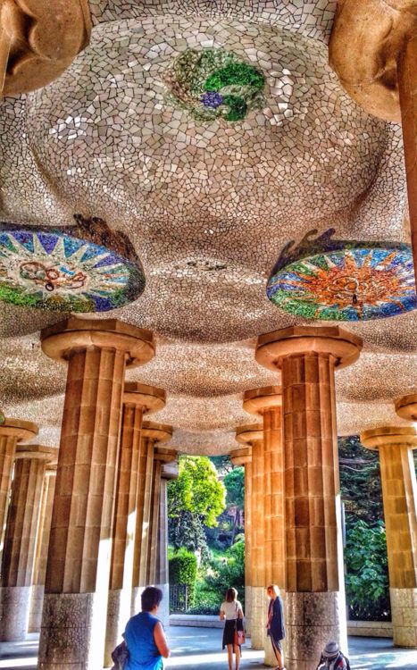 parc guell columns