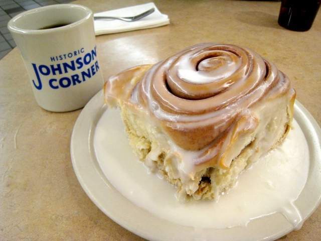 cinnamon roll johnsons corner colorado