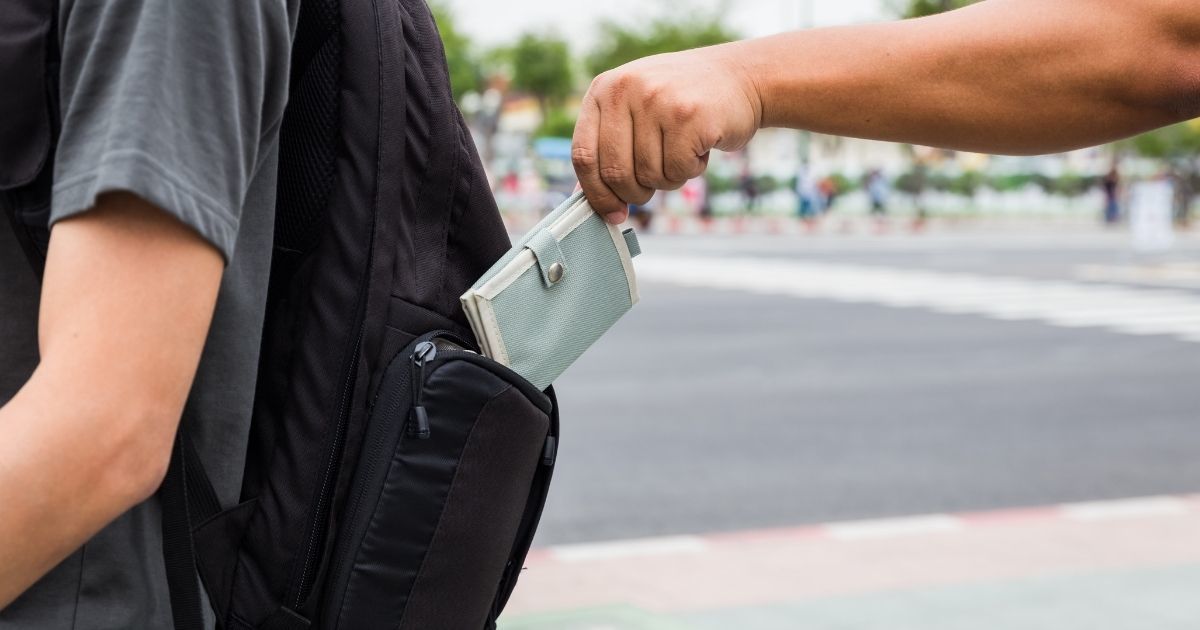 How to Avoid Pickpockets (+ What to Do if You Are Pickpocketed)