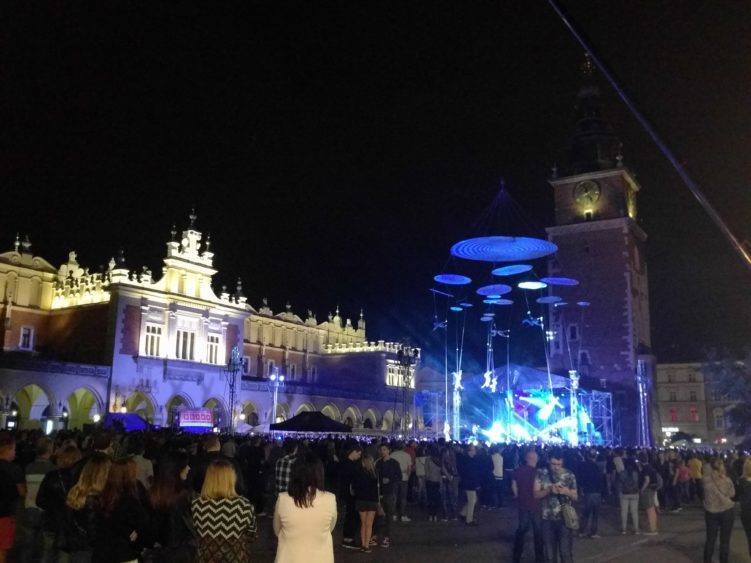 rynek acrobats krakow