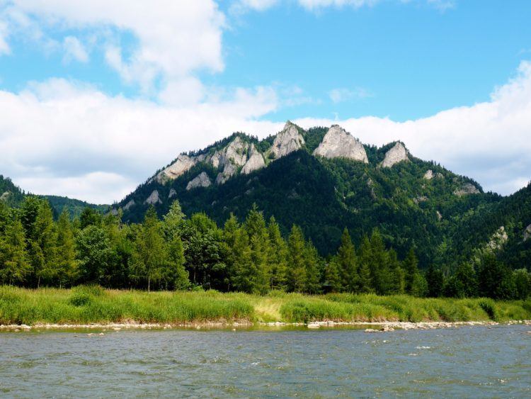 Rafting the Dunajec River on the way to Szczawnica