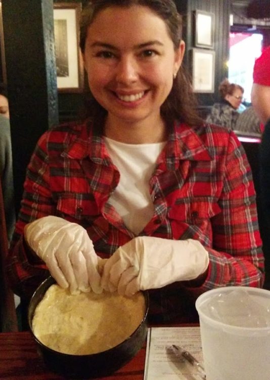 Sculpting the perfect deep dish crust pizzeria uno unique things to do in chicago