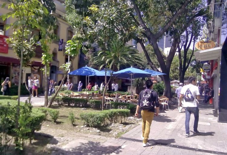 zona rosa mexico city street scene