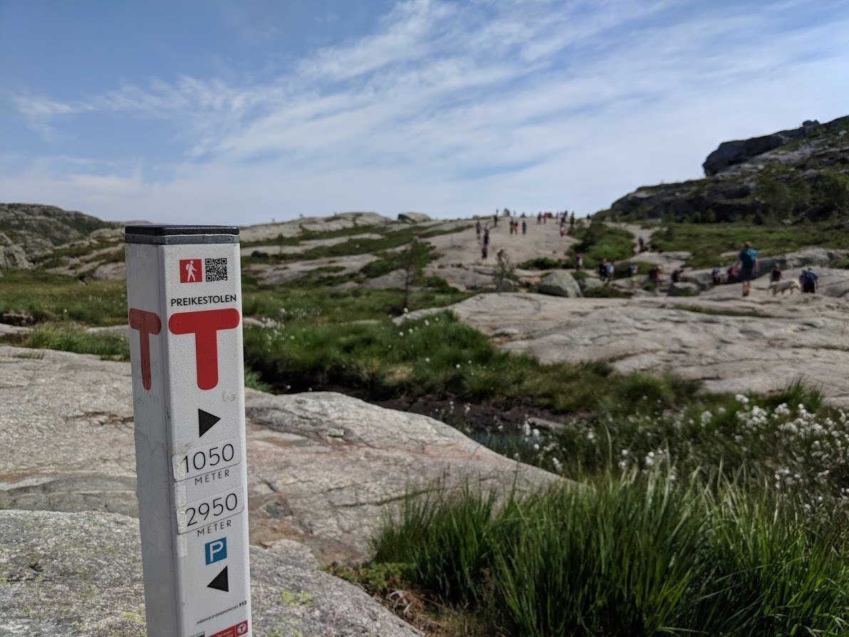 pulpit rock hike norway trail marker