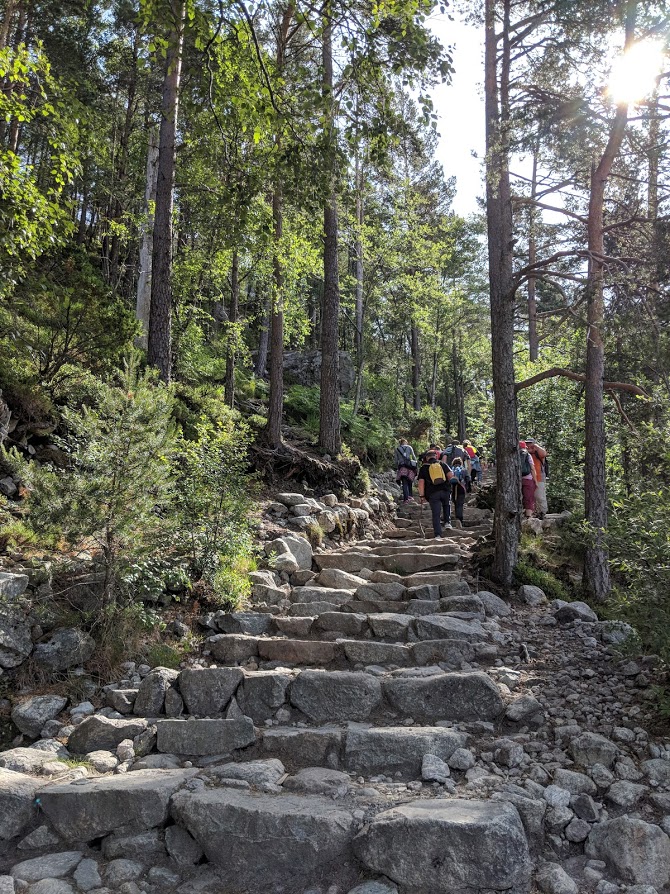 steps on the pulpit rock hike norway