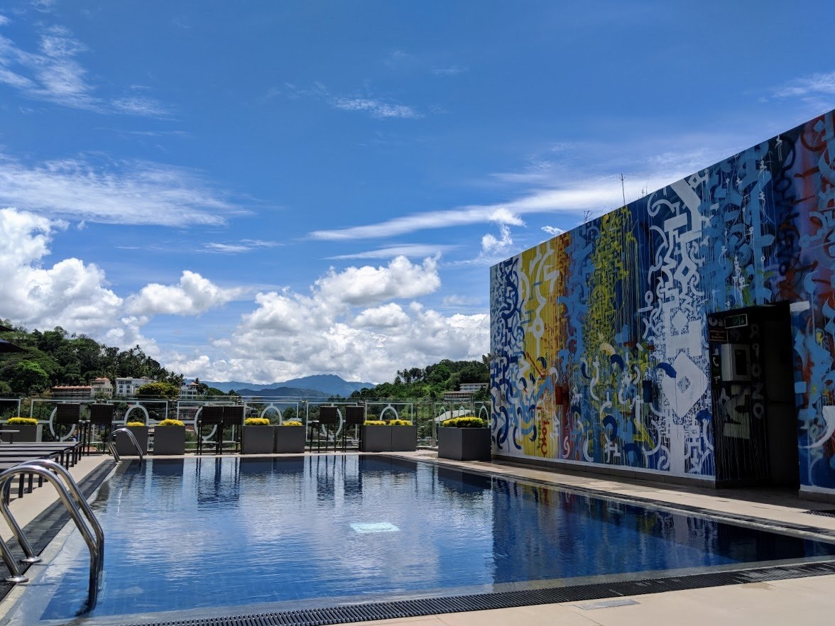 rooftop pool at hotel ozo kandy