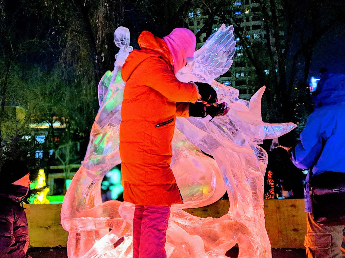 artist at work in zhaolin park