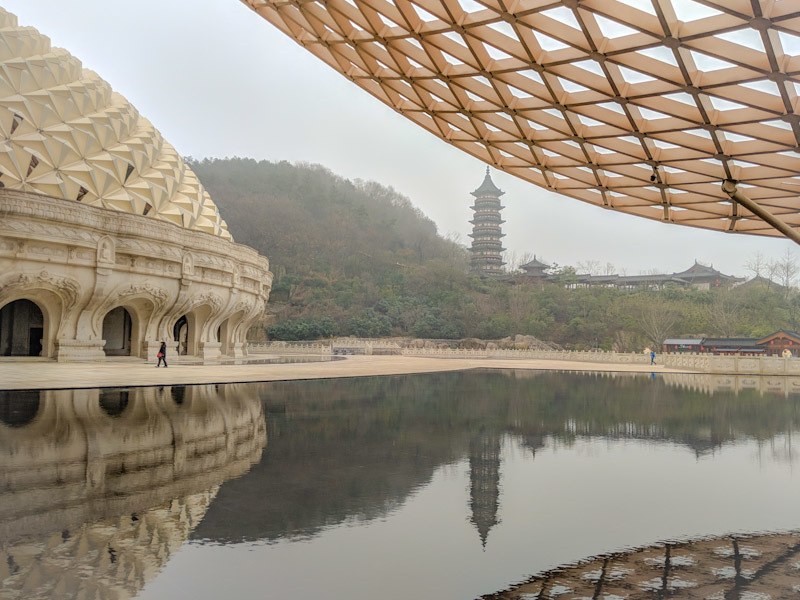 usnisa pagoda reflecting pool