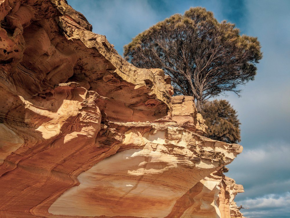 maria island painted cliffs