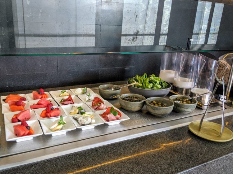 breakfast buffet at hotel umbral mexico city