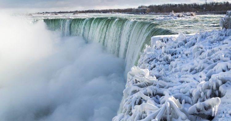 cadute del Niagara in inverno