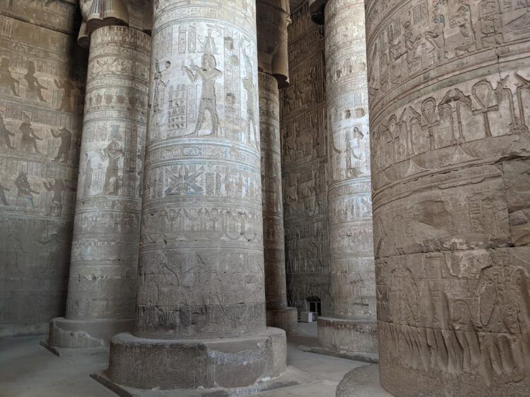 columns in dendera temple