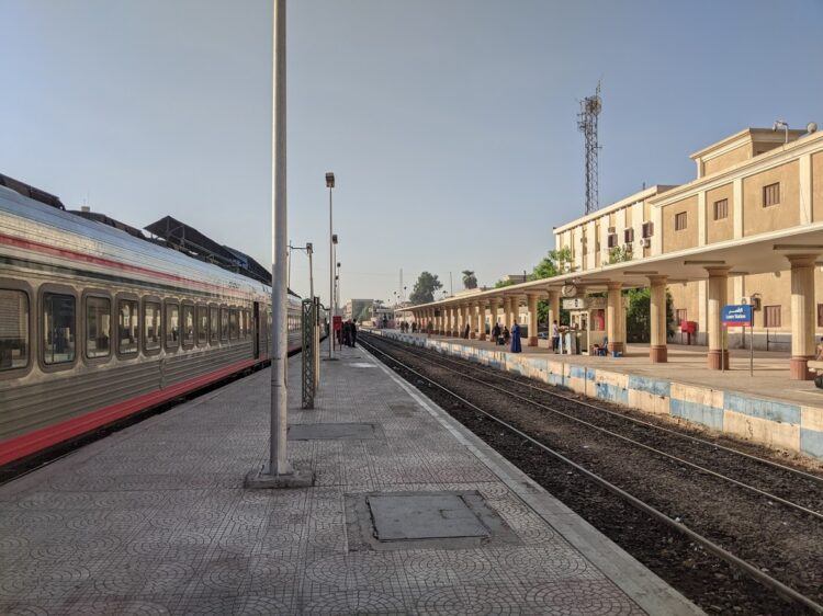 luxor train platform