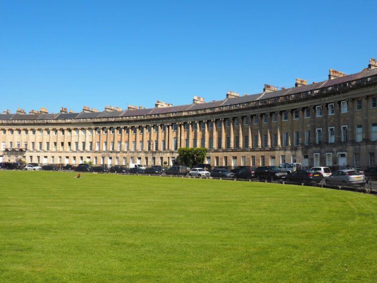 photo of the royal crescent in bath, used as a bridgerton filming location