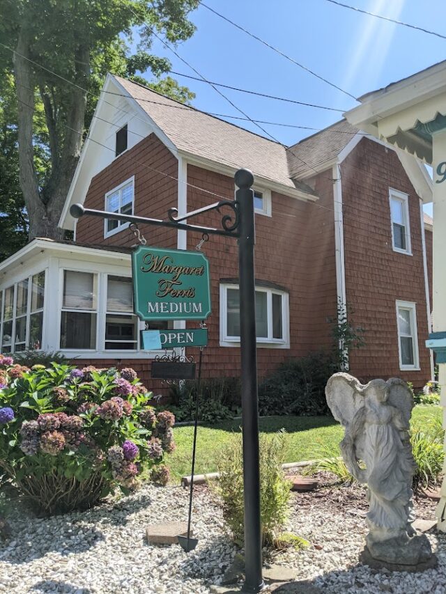 Visiting Lily Dale, Where the Dead Live On — sightDOING