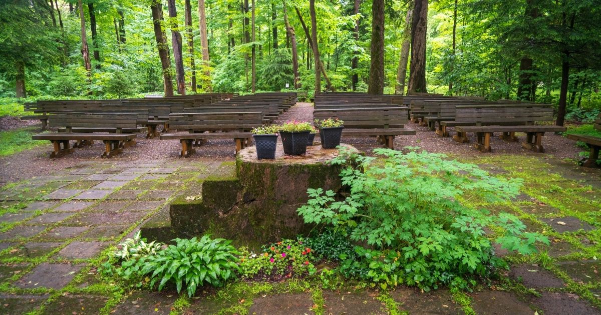 Visiting Lily Dale, Where the Dead Live On — sightDOING