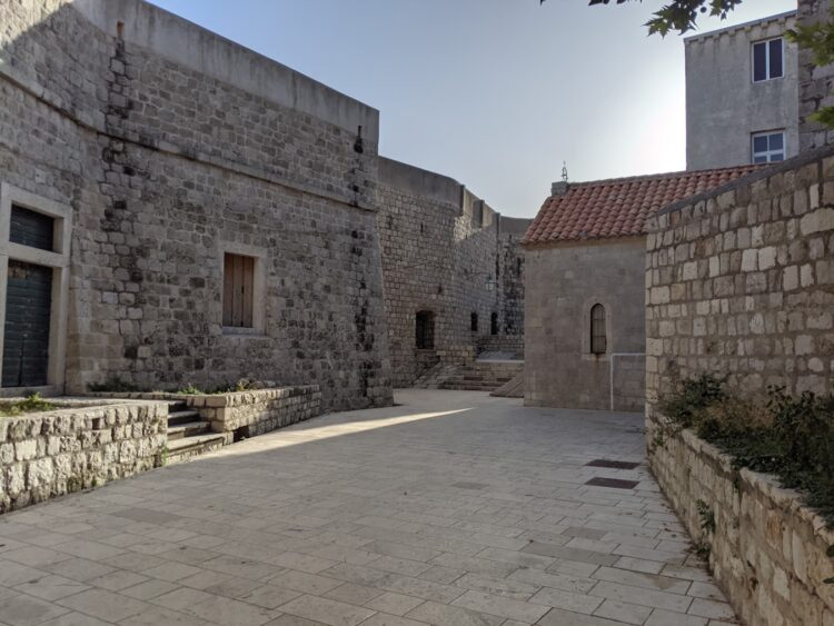 empty square in dubrovnik